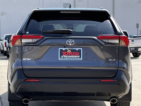 Used 2023 Toyota RAV4 XLE Premium image 5