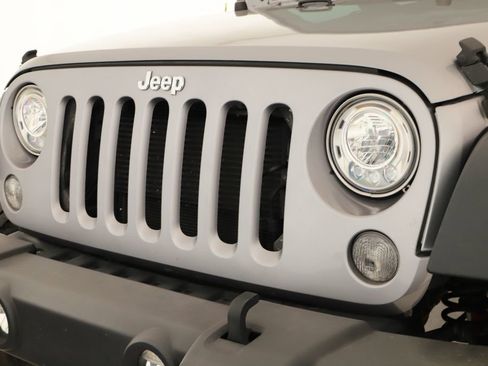 Used 2017 Jeep Wrangler Unlimited Rubicon w/ Max Tow Package AWD/4WD image 34