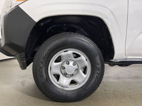Certified 2020 Toyota Tacoma SR AWD/4WD image 11