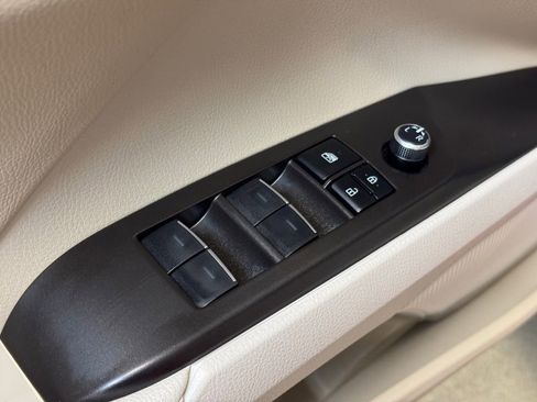 Used 2023 Toyota Camry XLE w/ Navigation Package image 9