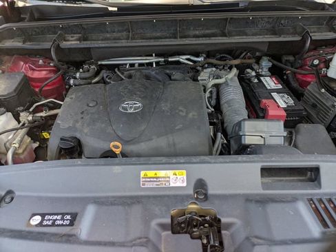 Used 2020 Toyota Highlander XLE AWD/4WD image 13