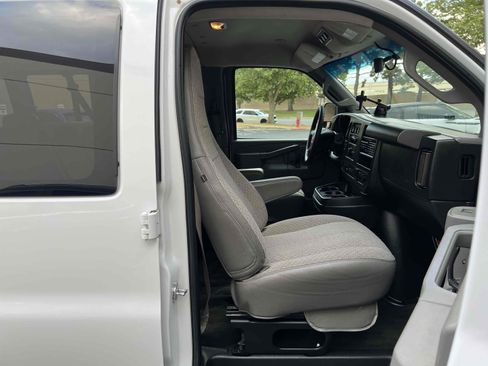 Used 2018 Chevrolet Express 3500 LT w/ LT Preferred Equipment Group RWD image 5