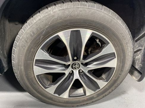 Used 2020 Toyota Highlander XLE AWD/4WD image 14