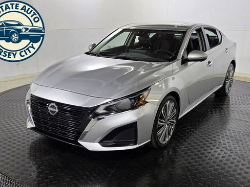 Used 2023 Nissan Altima 2.5 SL FWD image 3