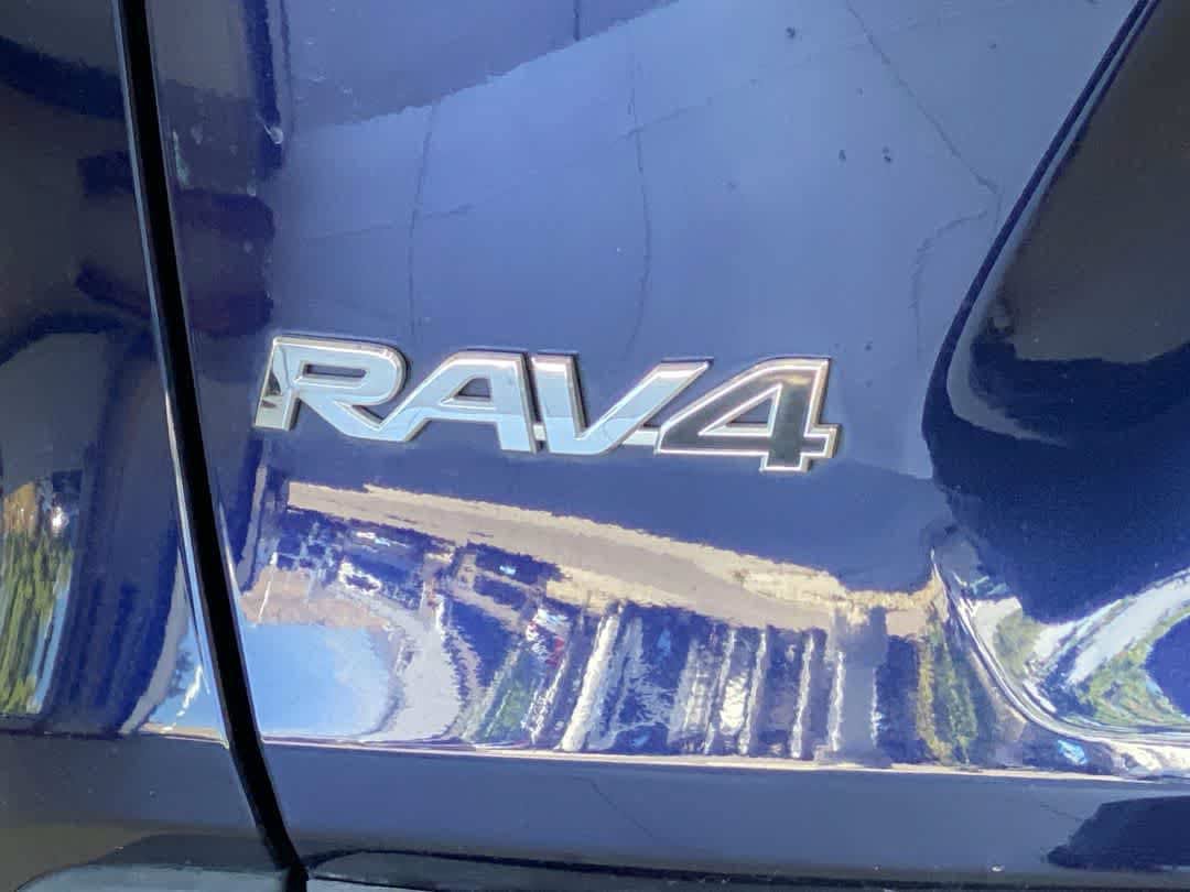 Certified 2022 Toyota RAV4 XLE Premium AWD/4WD image 11