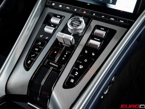 Used 2024 Aston Martin DB12 Coupe image 30