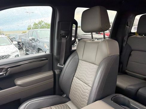 Used 2022 Chevrolet Silverado 1500 ZR2 w/ Technology Package AWD/4WD image 18