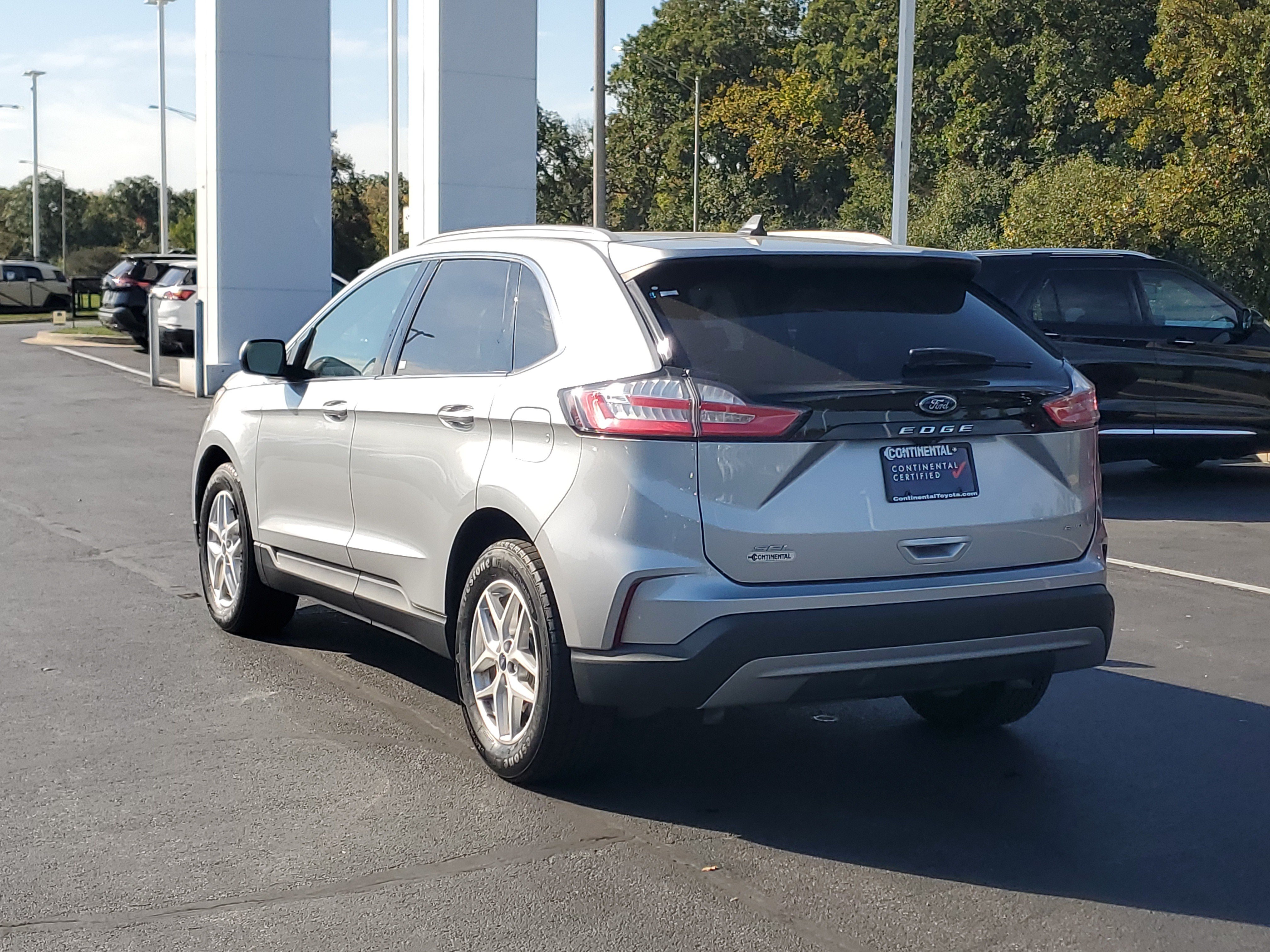 Used 2022 Ford Edge SEL w/ Convenience Package AWD/4WD image 4