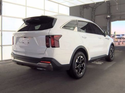 Certified 2024 Kia Sorento S w/ Panoramic Sunroof Package FWD image 3