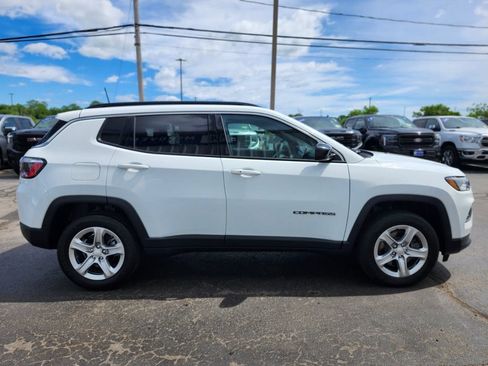 Used 2023 Jeep Compass Latitude AWD/4WD image 6