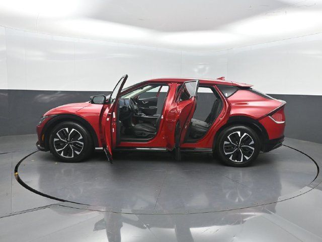 Used 2024 Kia EV6 Wind RWD image 33