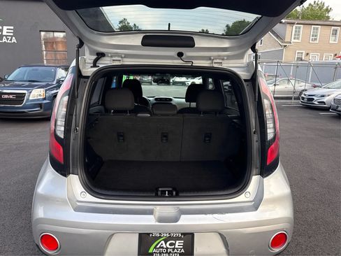 Used 2017 Kia Soul + FWD image 13