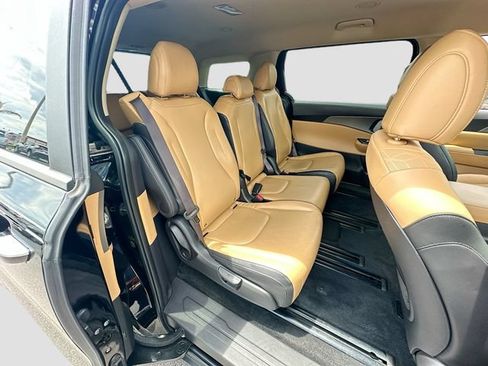 Used 2024 Kia Carnival LX FWD image 27