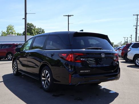 Certified 2025 Honda Odyssey EX-L image 5