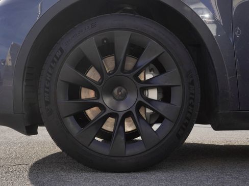 Used 2023 Tesla Model Y Long Range image 8