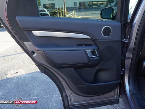 Used 2020 Land Rover Discovery Landmark image 21