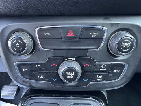 Used 2018 Jeep Compass Latitude w/ Popular Equipment Group image 17