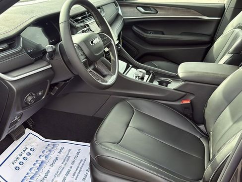 New 2025 Jeep Grand Cherokee L Limited w/ Trailer Tow Package image 27