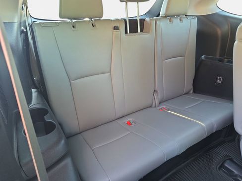 Used 2023 Toyota Highlander XLE FWD image 12