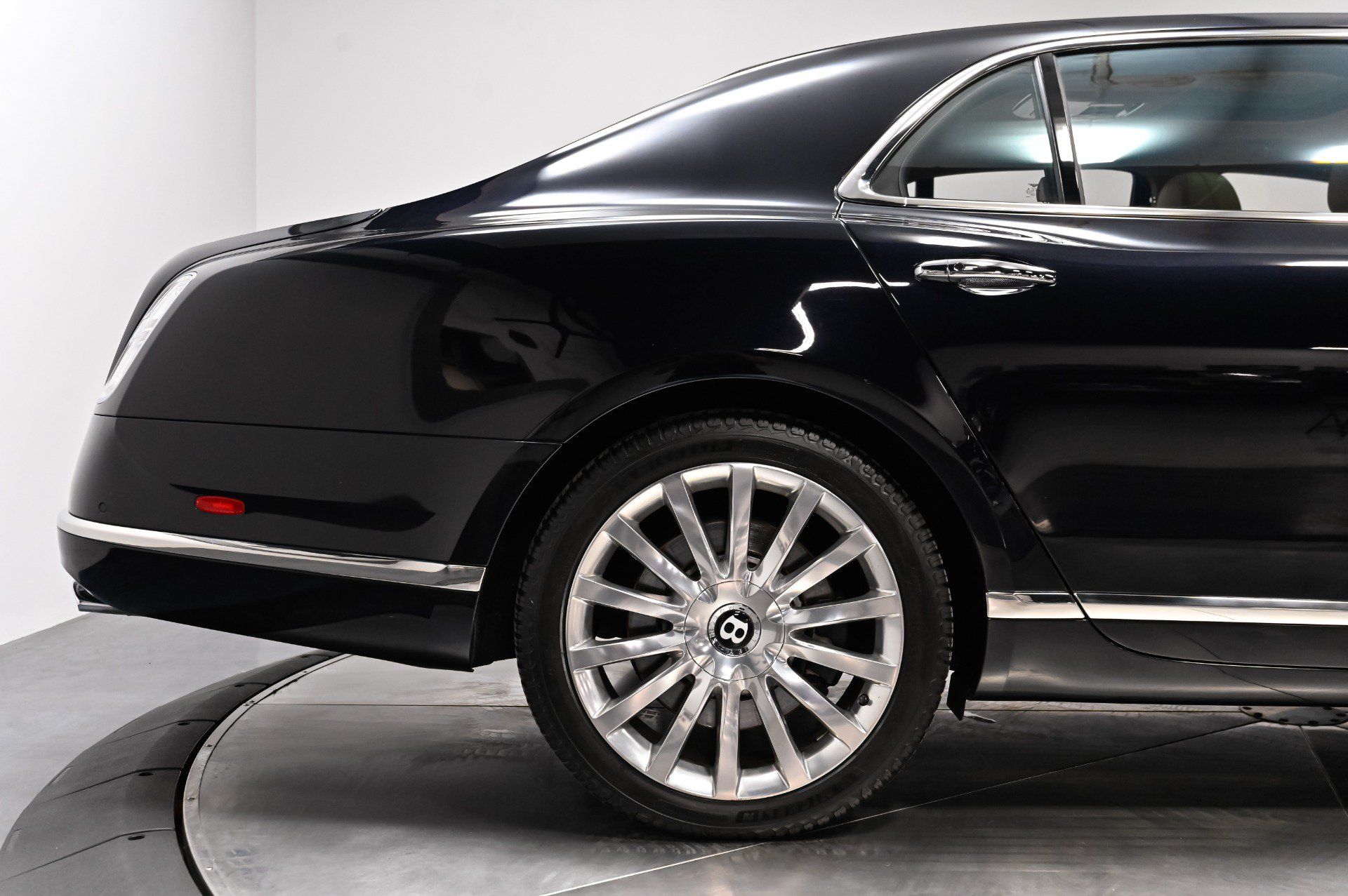 Used 2017 Bentley Mulsanne RWD image 15