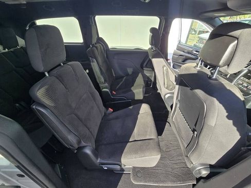 Used 2019 Dodge Grand Caravan SE FWD image 13