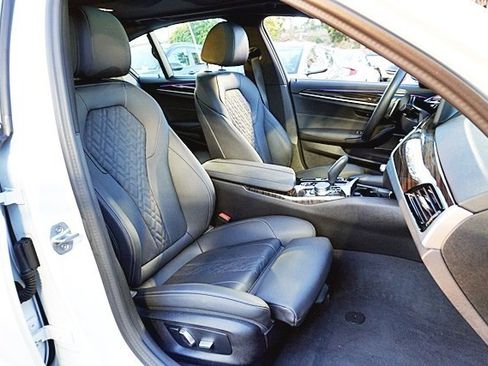 Used 2023 BMW 530e w/ M Sport Package image 13