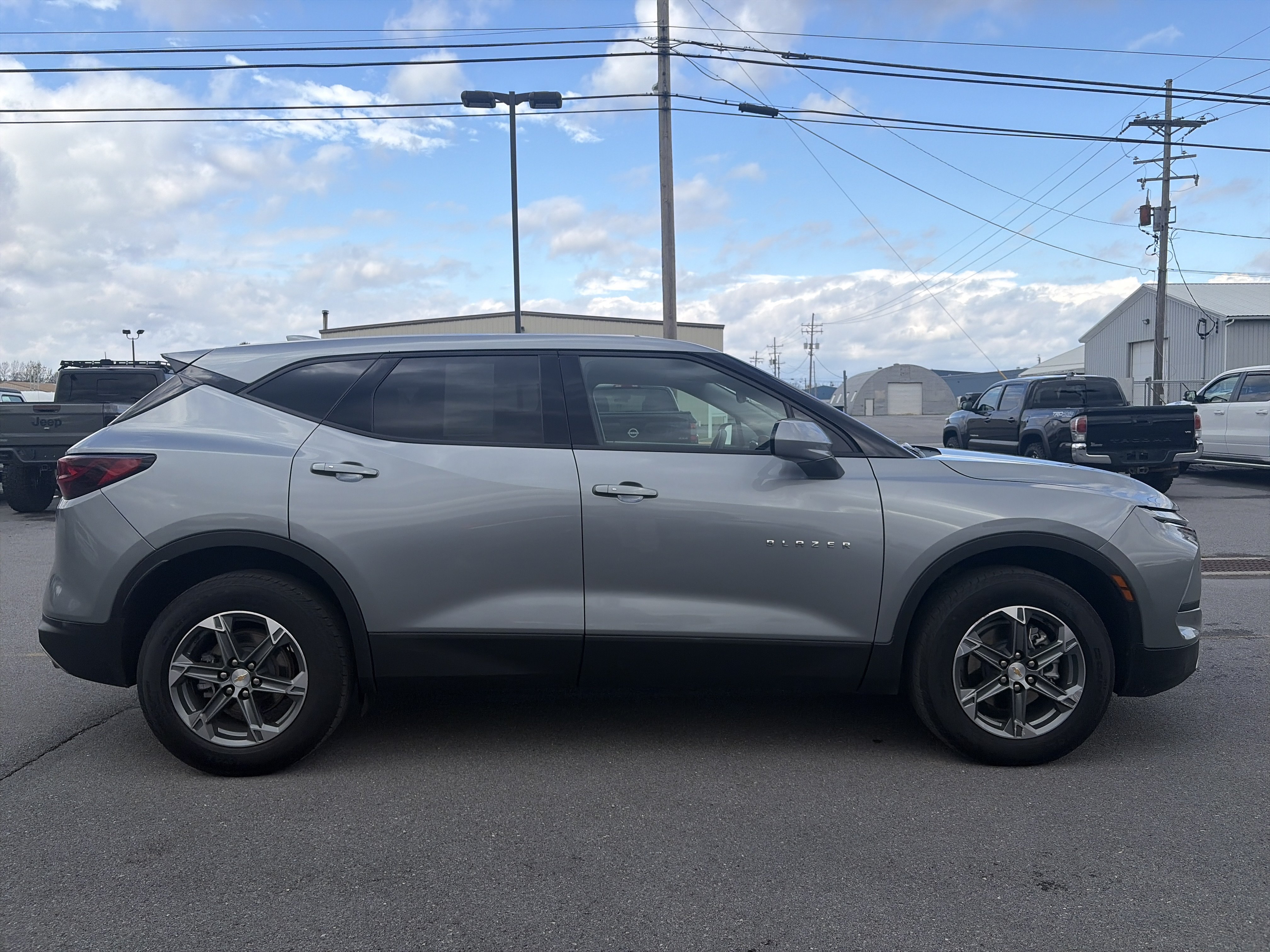 Used 2025 Chevrolet Blazer LT AWD/4WD image 12