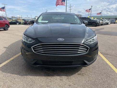 Used 2019 Ford Fusion SE image 18
