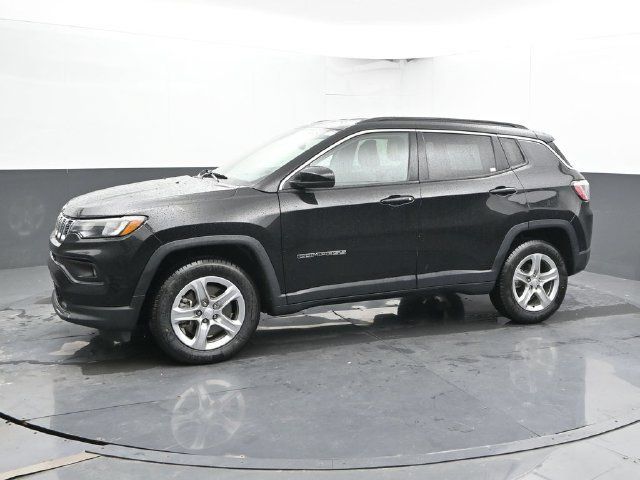 Used 2024 Jeep Compass Latitude w/ Altitude Special Edition AWD/4WD image 8