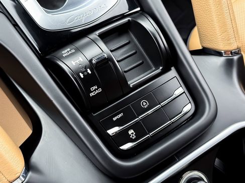 Used 2016 Porsche Cayenne AWD/4WD image 23