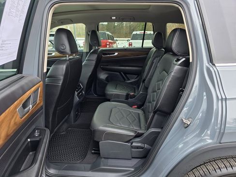 Used 2025 Volkswagen Atlas SE image 18