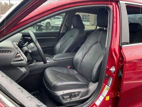 Used 2022 Toyota Camry XLE w/ Navigation Upgrade Package image 25