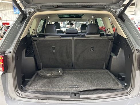Used 2025 Volkswagen Atlas SEL Premium R-Line image 32