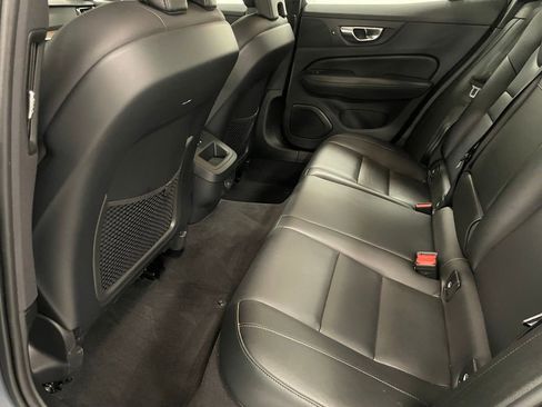 Used 2022 Volvo S60 B5 Momentum w/ Premium Package image 23