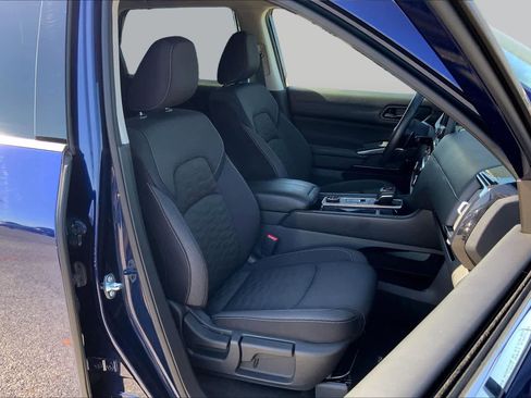 Used 2025 Nissan Pathfinder SV AWD/4WD image 9