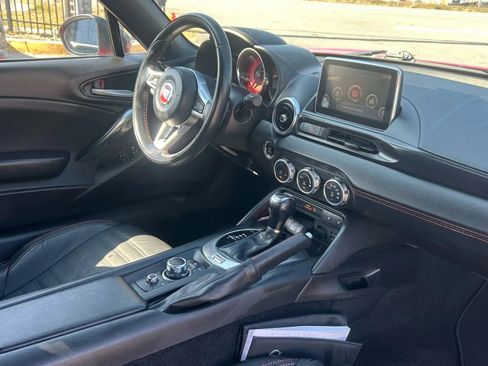 Used 2018 FIAT 124 Spider Abarth image 12