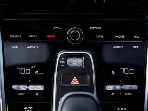 Used 2020 Porsche Panamera 4 image 72