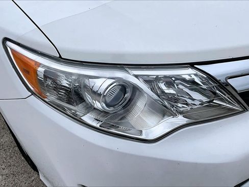 Used 2012 Toyota Camry XLE w/ Leather Pkg FWD image 28