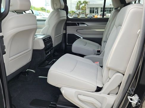 New 2026 Jeep Grand Wagoneer Limited w/ Convenience Group I AWD/4WD image 11