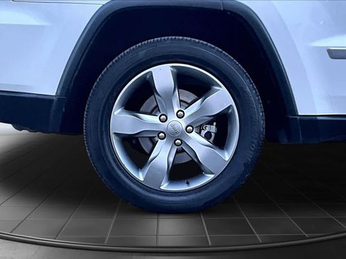 Used 2013 Jeep Grand Cherokee Overland w/ Advance Technology Group AWD/4WD image 36