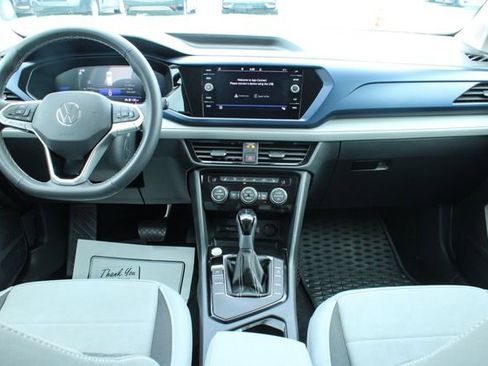 Used 2024 Volkswagen Taos SE FWD image 16