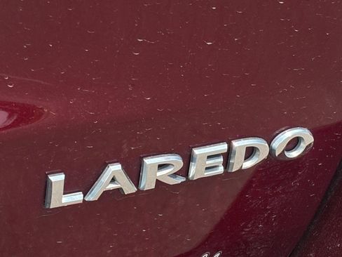 Used 2017 Jeep Grand Cherokee Laredo AWD/4WD image 32