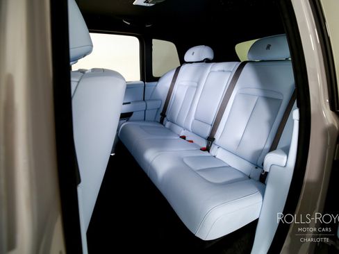 New 2026 Rolls-Royce Cullinan image 17