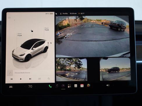 Used 2022 Tesla Model Y Long Range AWD/4WD image 40