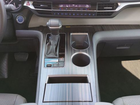 Used 2023 Toyota Sienna Limited image 18