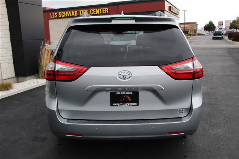 Used 2020 Toyota Sienna XLE w/ XLE Navigation Package AWD/4WD image 6
