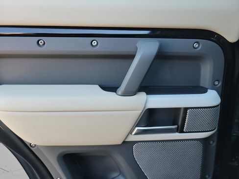 Used 2024 Land Rover Defender 130 S image 24