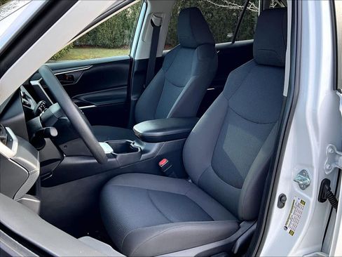 Used 2024 Toyota RAV4 LE image 10