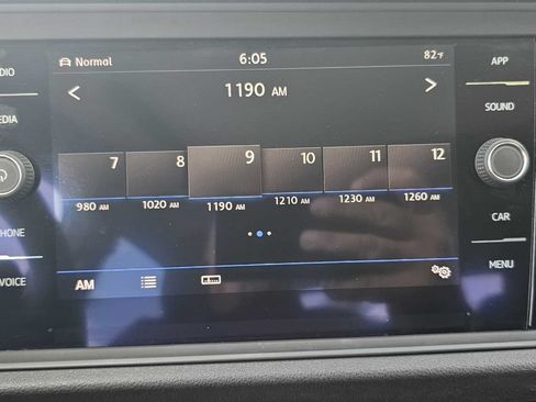 Used 2019 Volkswagen Jetta SEL w/ Cold Weather Package FWD image 19