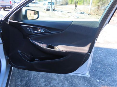 Used 2019 Chevrolet Malibu LT w/ Driver Confidence Package II image 22